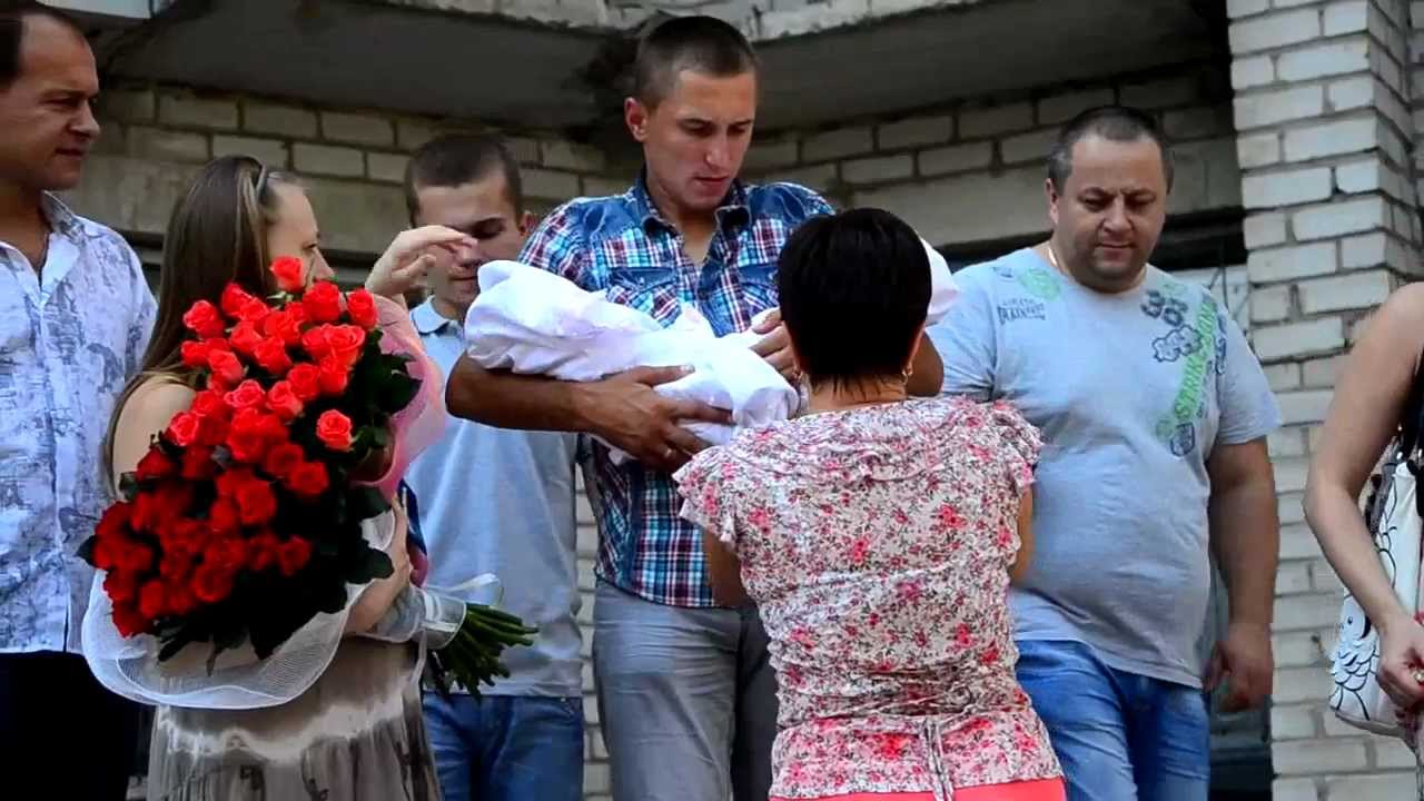 выписка из Роддома Маша и Даша