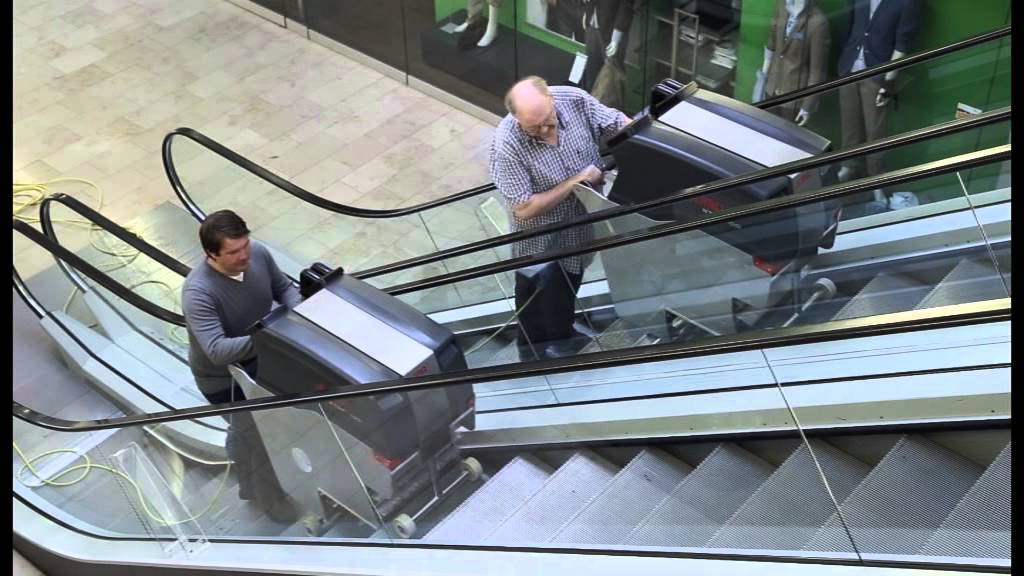 STEP 100 escalator cleaning machine