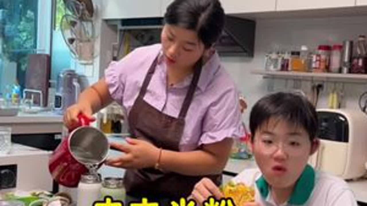 不是天生爱做饭，也不是厨艺有多精湛，只是我爱的人享受我给他做的饭满脸幸福，吃的开心，才让我有做饭的动力，有烟火的家才让我们有归属感#记录真实生活#我的厨房日记#vlog日常