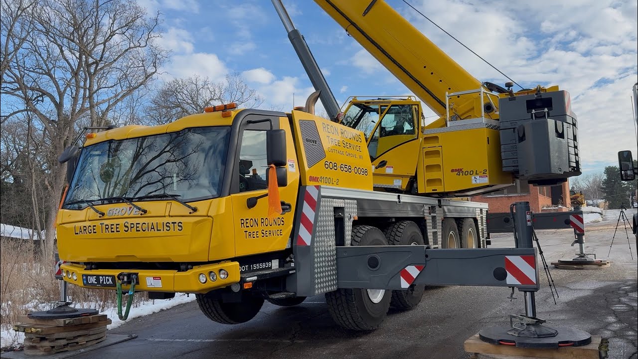 Cutting Down a MASSIVE OAK TREE in 4 Minutes..