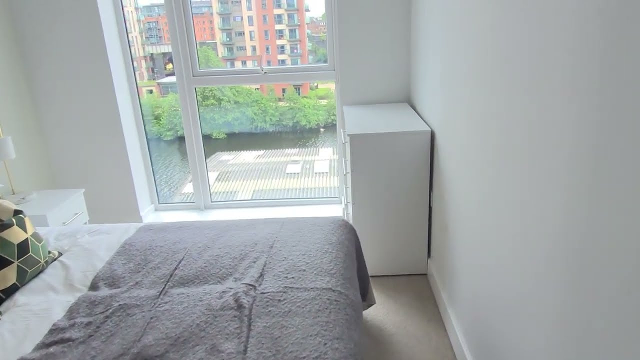 Manchester | Bridgewater Point | 4th Floor 3-Bed Furnished Apartment for Rent