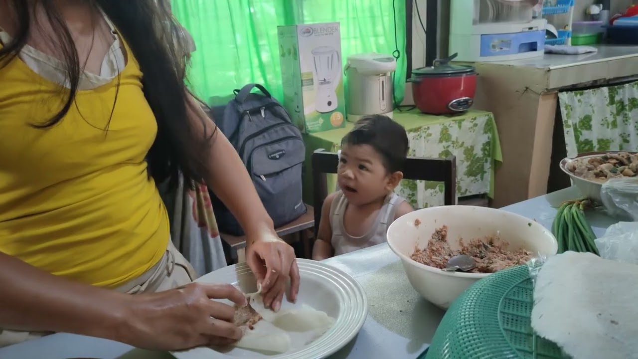 Wrap Muna ng Lumpia Habang Behave si Baby JP