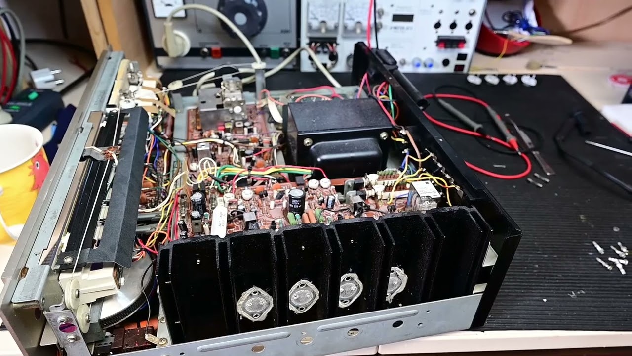 Marantz 2252B. Gleichspannung am Lautsprecher Ausgang.