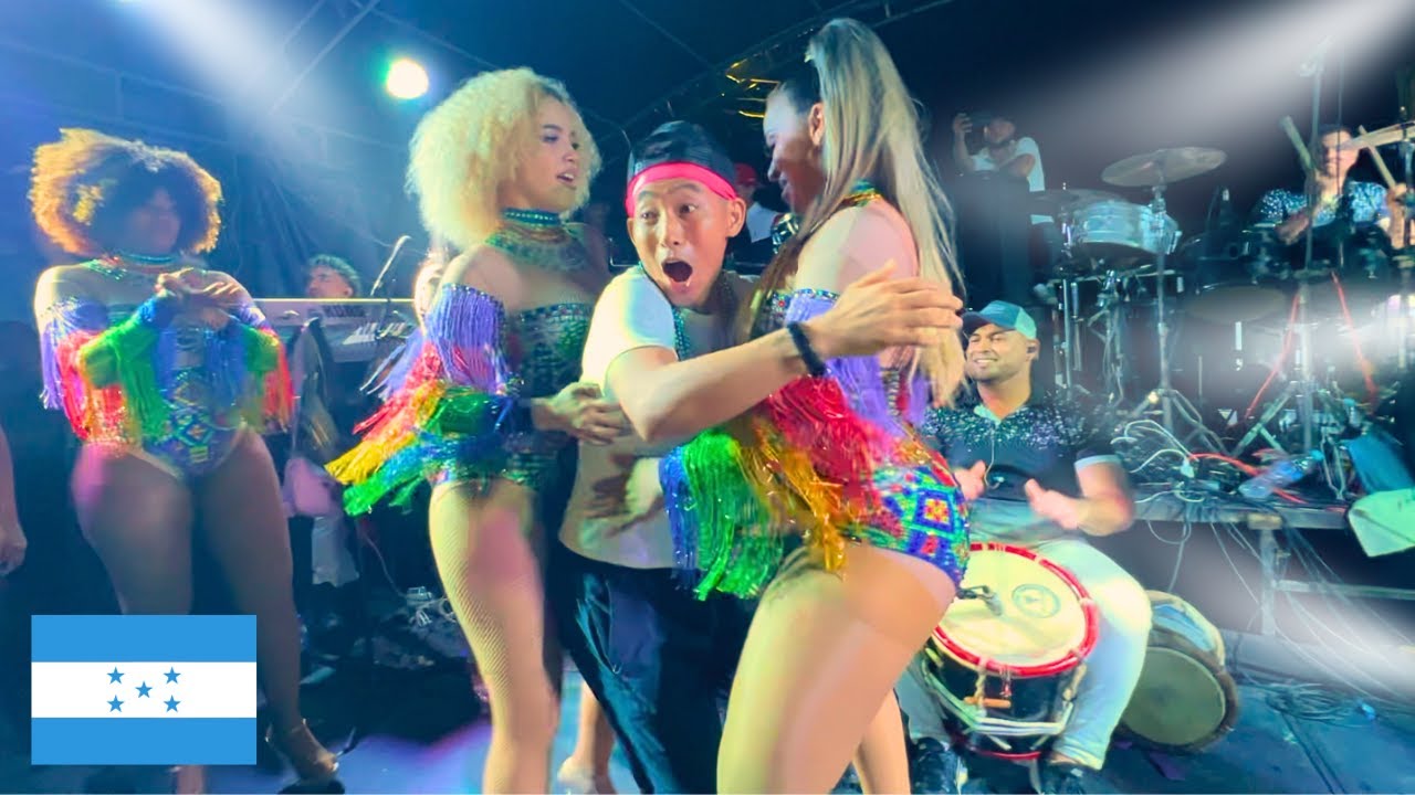 Japonés va al carnaval MÁS LOCO de Honduras