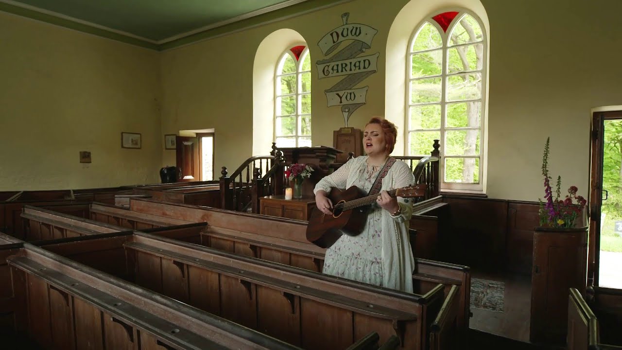 Bronwen Lewis - Gwahoddiad