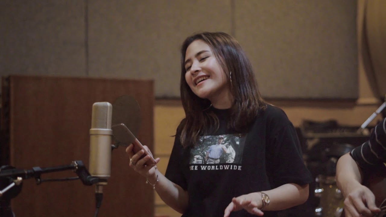 Prilly Latuconsina - NASA  by Ariana Grande (Live Acoustic Cover )