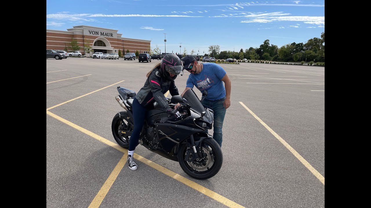 Новичок — учимся ездить на Yamaha R1 — осваиваем основы