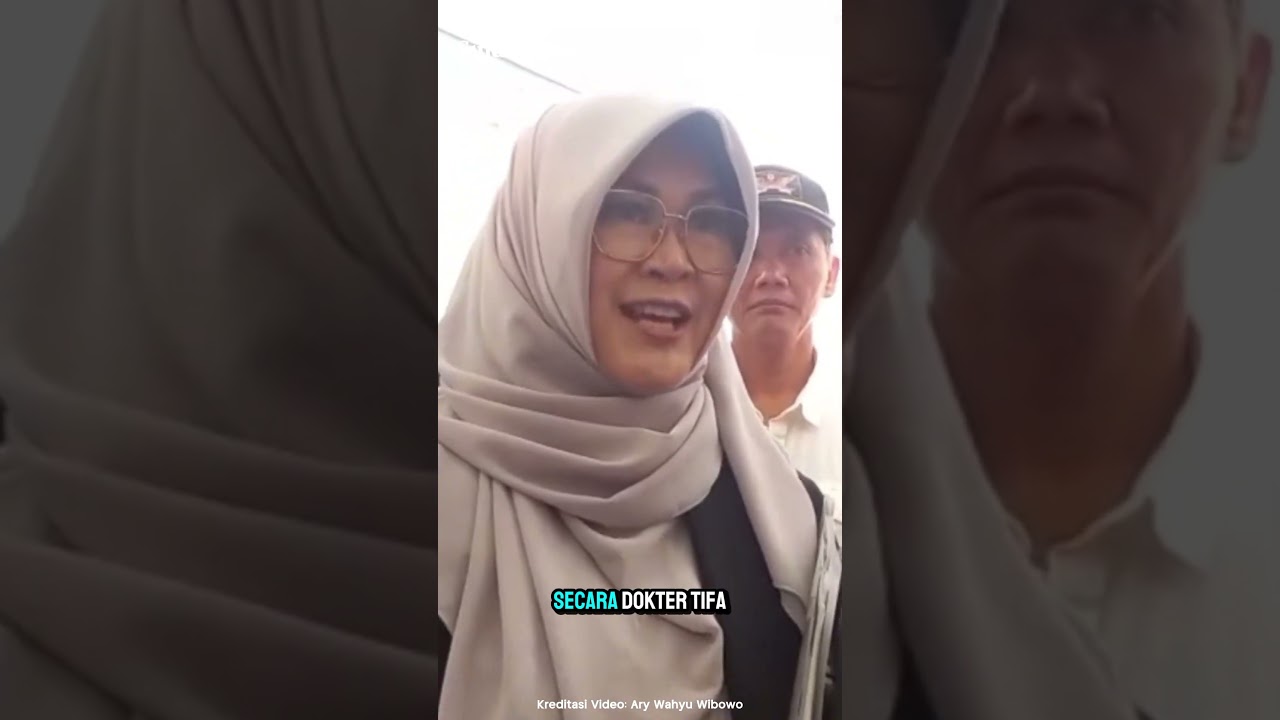 Dokter Tifa Minta Pria Berkumis dan Berkacamata di Foto Ijazah Jokowi Dicari