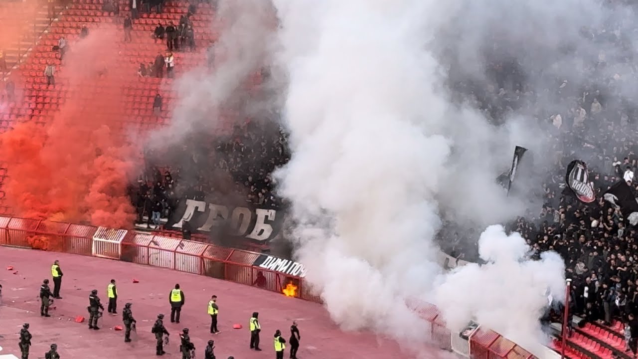 Delije aktivirale crveno-bele dimove ispod južne tribine (173. 