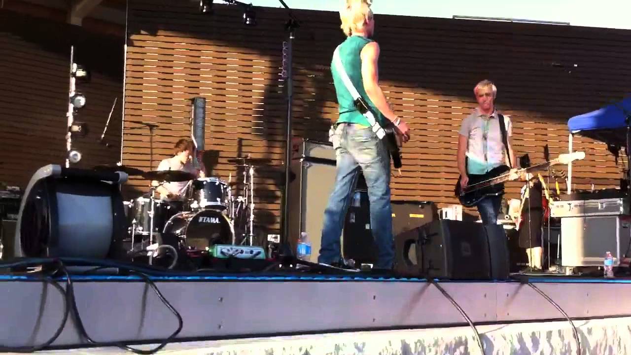 R5 performing Pass Me By & Crazy 4 U in Aurora, IL on 8/18/