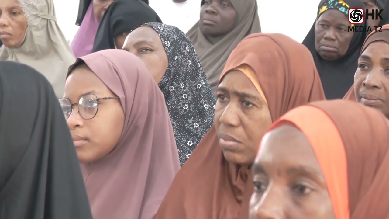 UKHTY AMINA AWASHAJIHISHA WATU WAZIMA WAJITOKEZE KUHIFADHI QUR AN