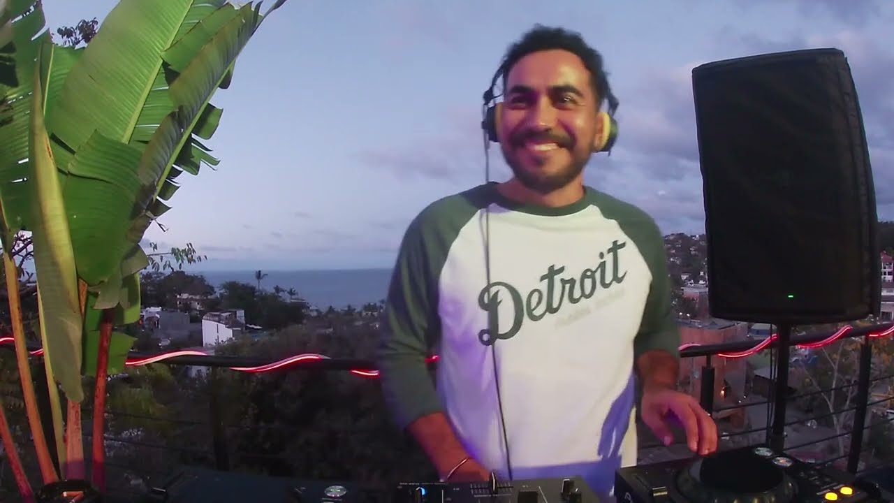 Mike Monta&ntilde;o Sayulita Sunset Mix