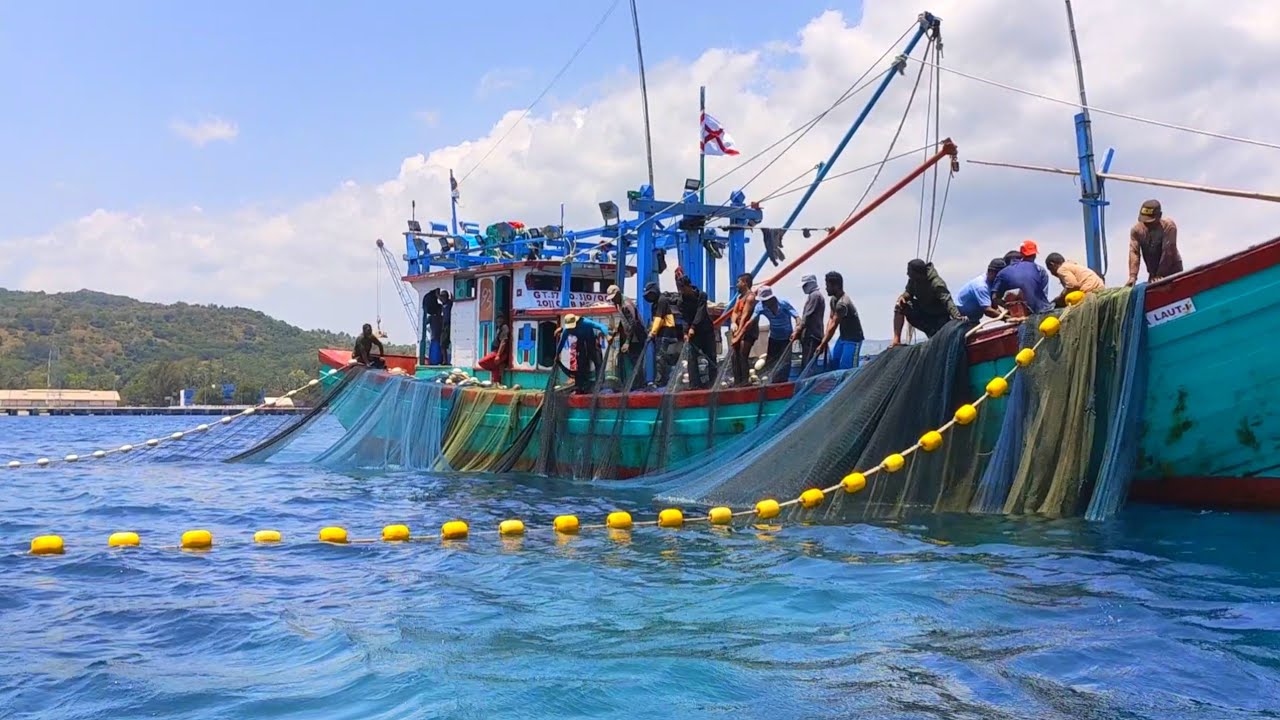 PUKAT CINCIN, Begini Cara Nelayan Aceh Menangkap Ikan Di Pagi Hari || KM.KURNIA LAUT - 1