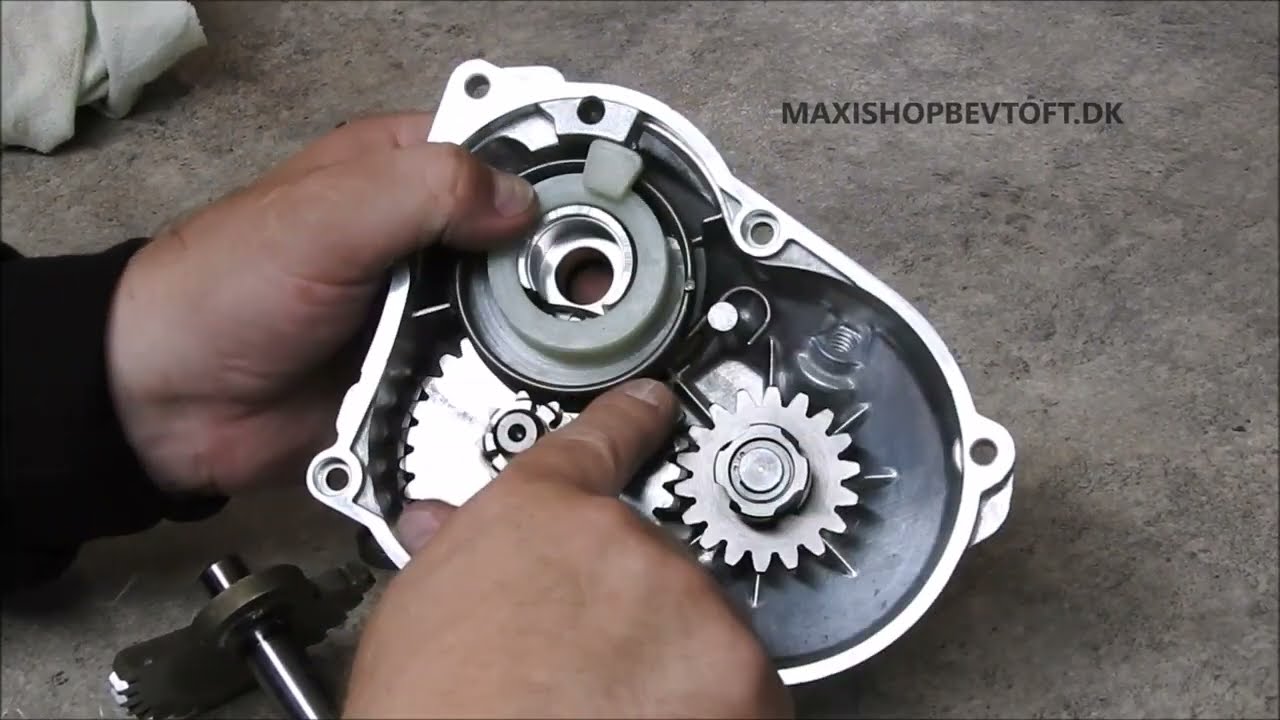 Sådan samler du et Kickstarter dæksel PUCH maxi K motor E50 ∣ Maxishopbevtoft