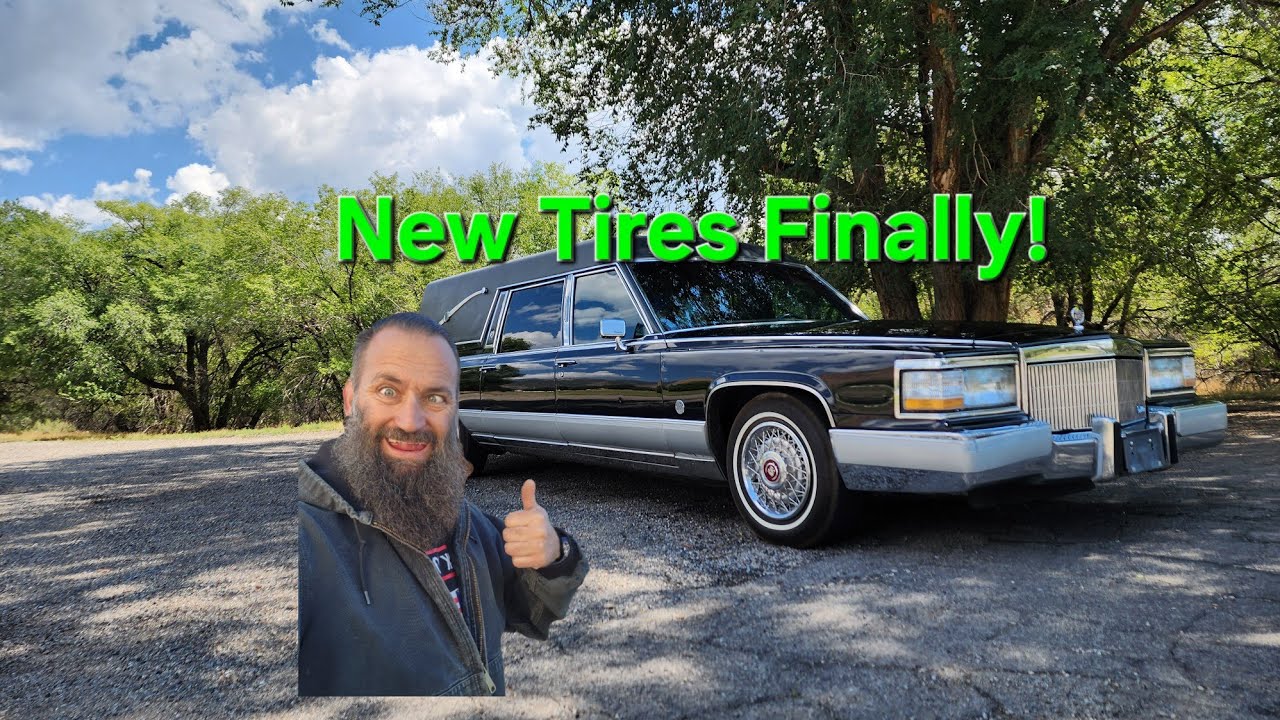 Катафалк Cadillac 1991 года получил новые шины.
