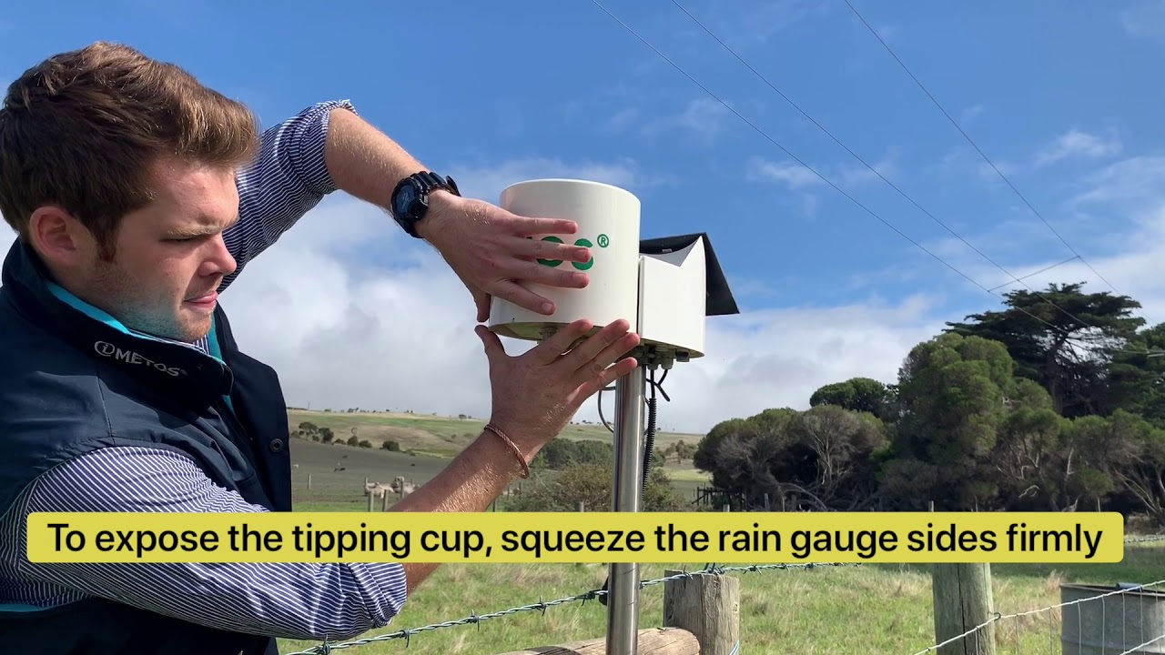 Cleaning the rain gauge and the solar panel on iMETOS ECO D3