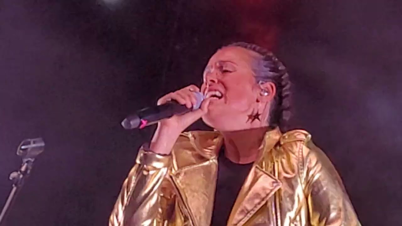 Isabel Aaiún canta La Potra Salvaje en Almodóvar del Campo (17 Agosto 2024)