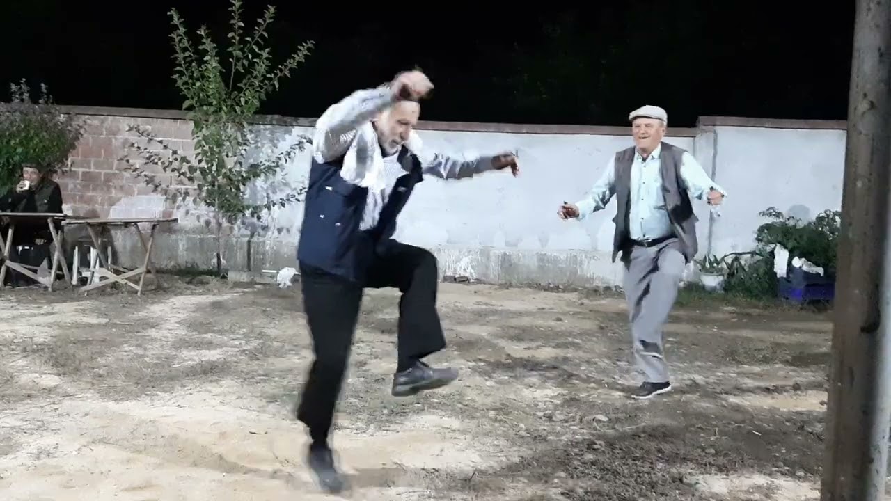 80 Yaşındaki Çitli'li Refik Dayımızdan Harika Sekme - Karşılama Çiftetelli