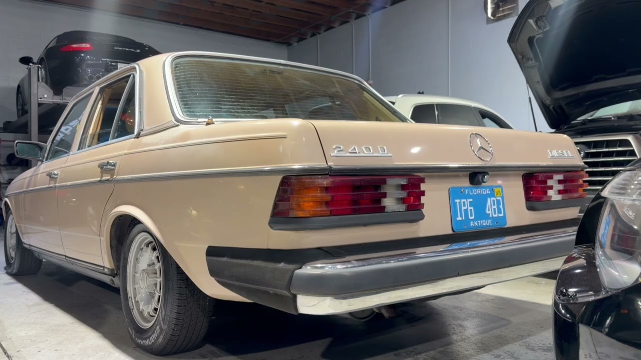 1983 Mercedes Benz 240D 4Speed Cold Start 01112025