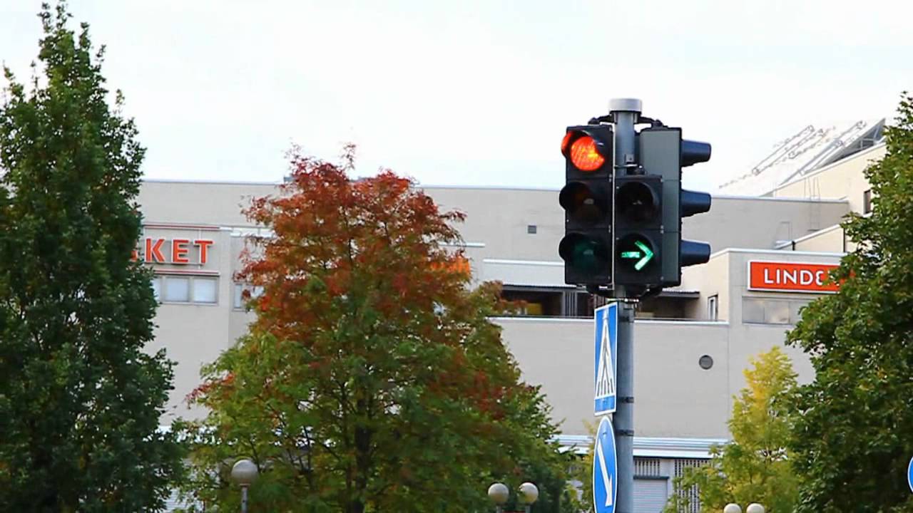 Traffic and stuff at Hyvink&auml;&auml;