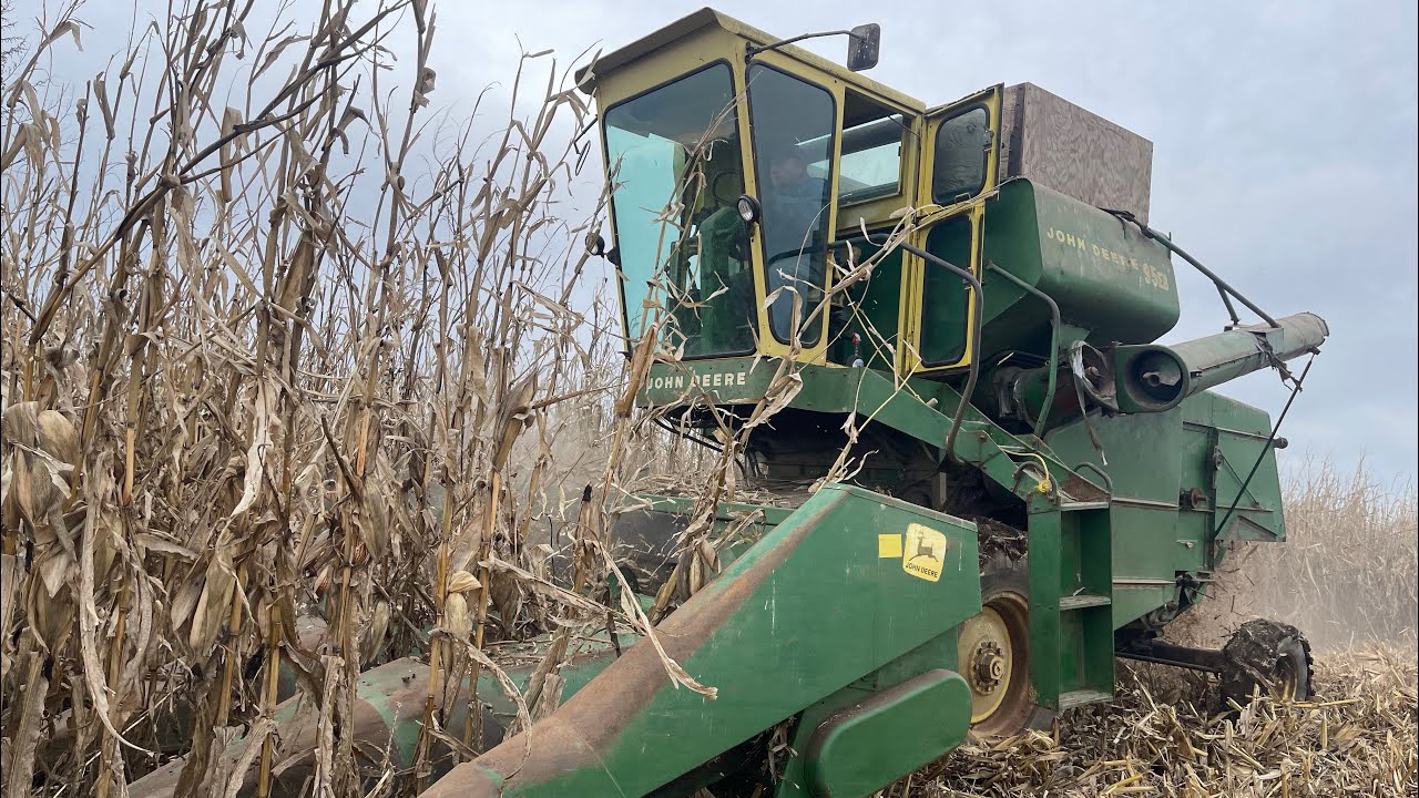 Harvesting Corn!!! John Deere 95 Combine