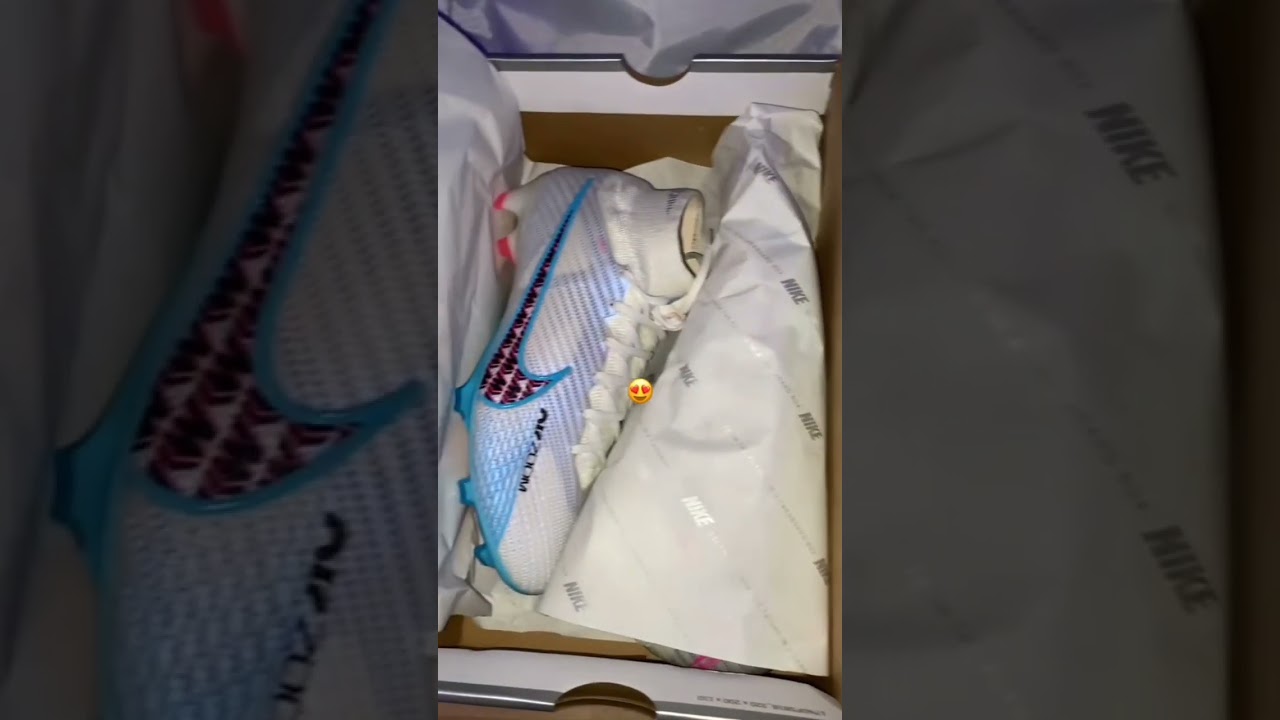 Isso &eacute; uma chuteira ou um pedido de casamento 🤩 #nike #chuteira #unboxing