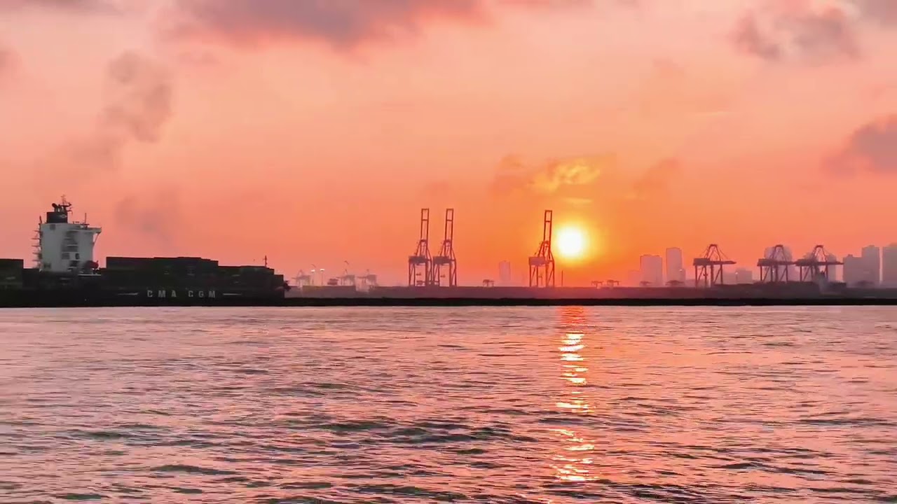 Capturing sunrise at Manila Bay
