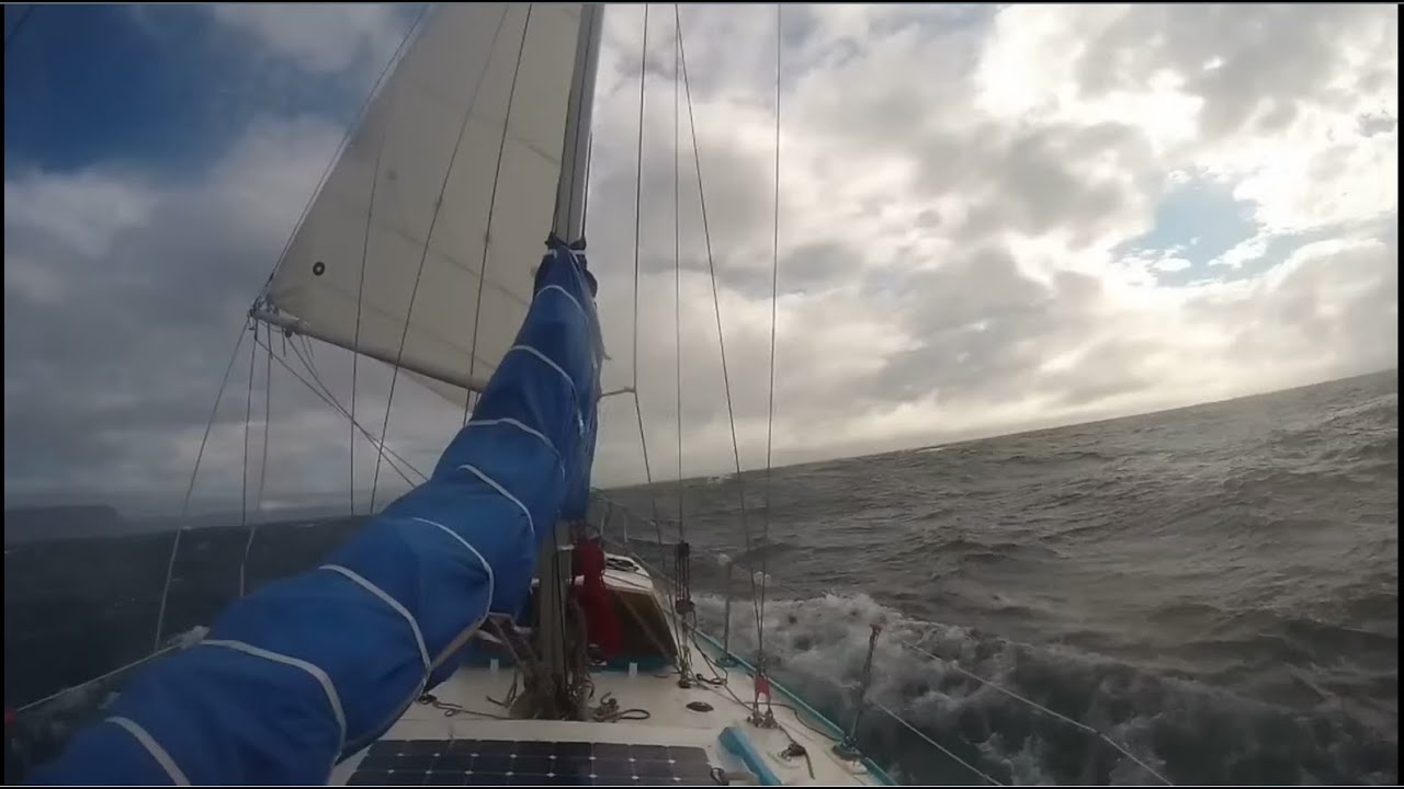 La Fuite dans une tempête. Quelle voile, comment l'utiliser, avantages et inconvénients de la fuite