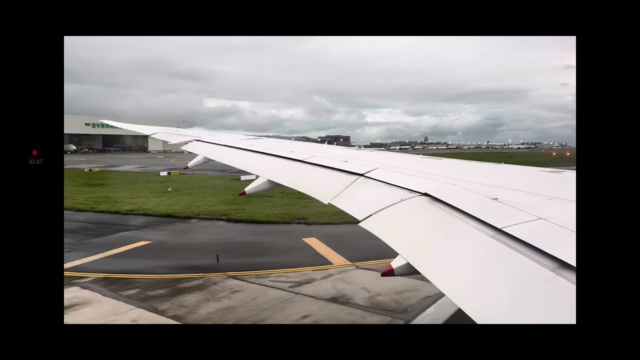 Singapore airline wing view SQ 879 b787 10 Dreamliner Taipei to Singapore takeoff 
