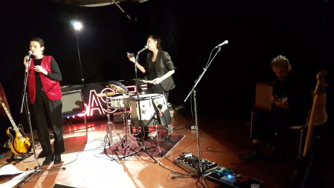 Gravas - I'm on Earth (live @ Toaster)