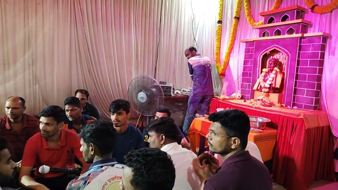 Navi bhavi pidhi bhajanat dang tithe maza hari ubha sakha Pandurang 
