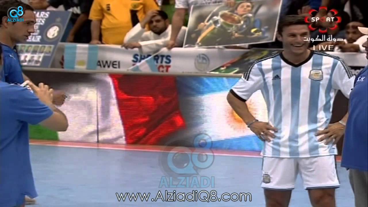 مباراة النجم الأرجنتيني زانتي والنجم الإيطالي نيستا مع فريق الطباخين عبر دورة الروضان 35