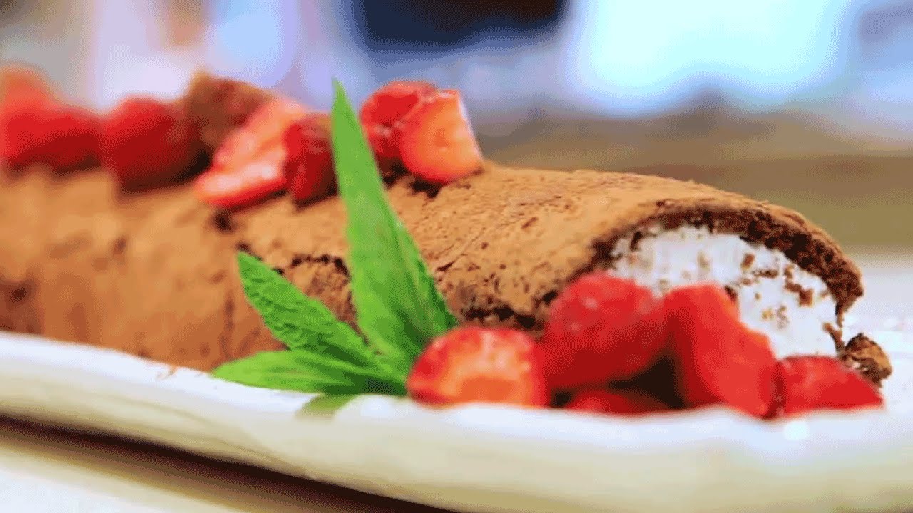 Chocolate Roulade: Holiday Dessert Special | Southern Living