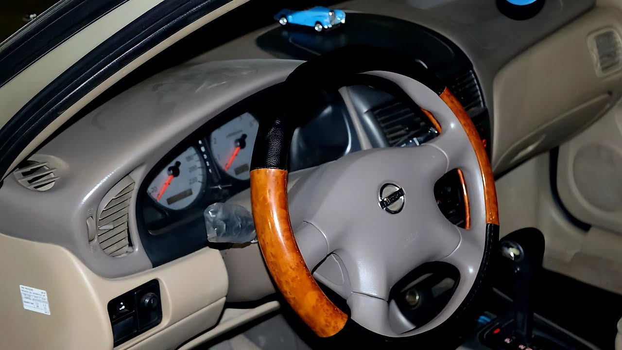Nissan sunny n16 2014 سيارة الشعب