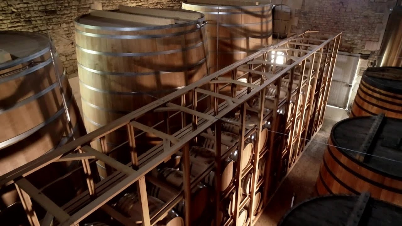 Viticulture : l'entreprise Kallafut invente la cathédrale de fûts