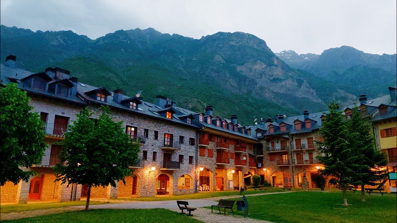 Benasque bajo la lluvia y la tormenta | Viaje m&aacute;gico al coraz&oacute;n del Pirineo aragon&eacute;s