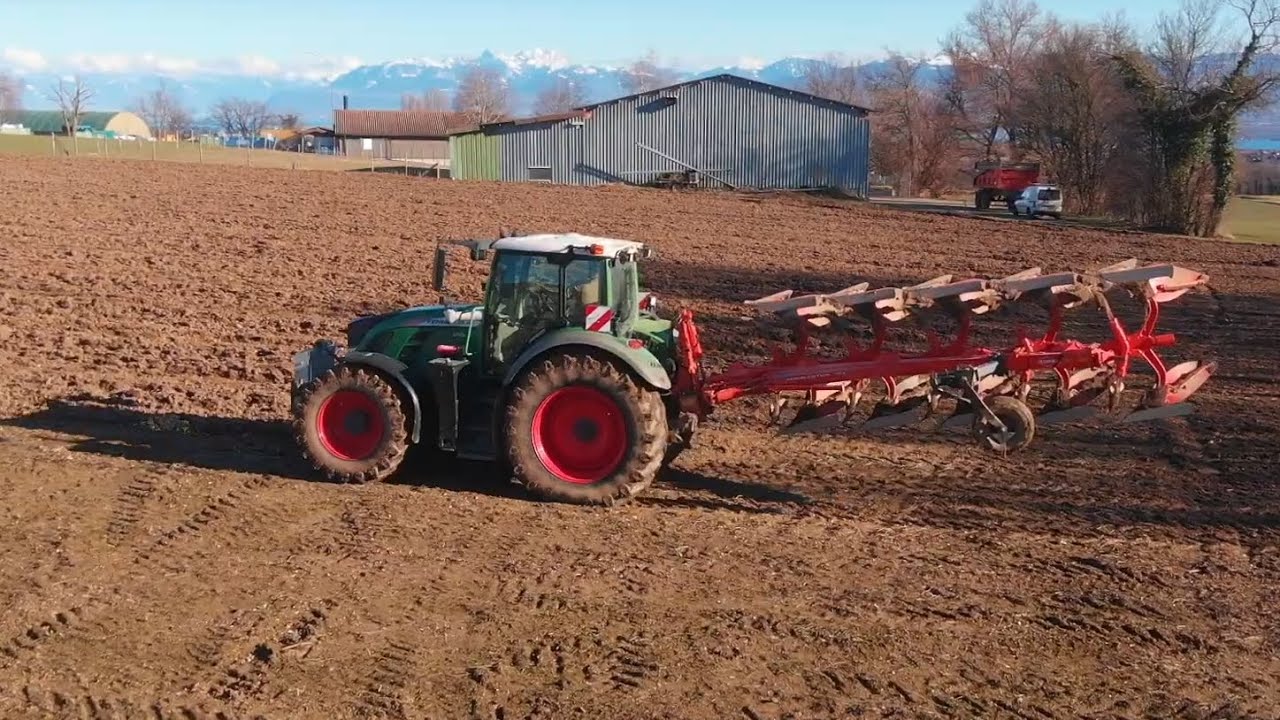 Labour avec charrue Kuhn Vari-master 151 et  Fendt 718