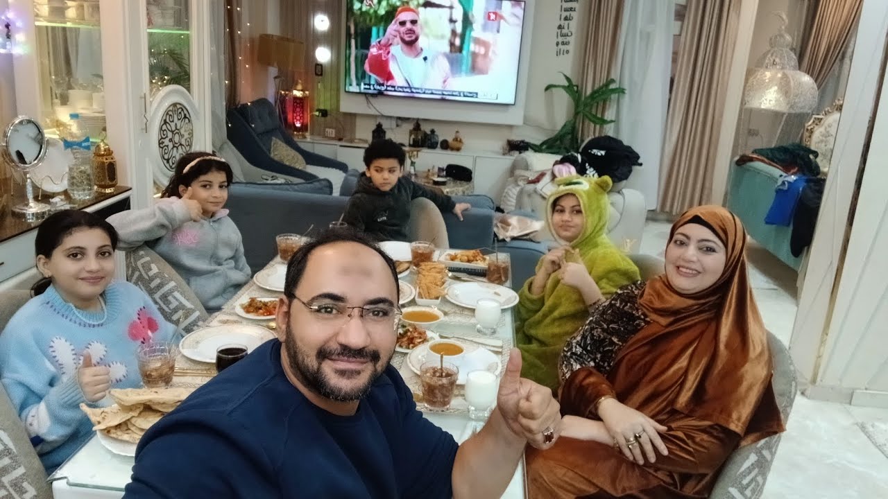 الدنيا بتمطر والجو تلج عملت المحمر والمشمر ومحمد طلب مني الاكله دي في عز التكتكه والبرد طلبات واوامر