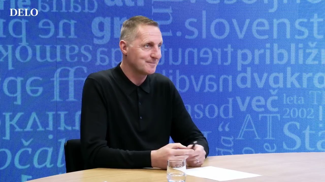 »Veleizdajalec« Janša v podrejenem položaju