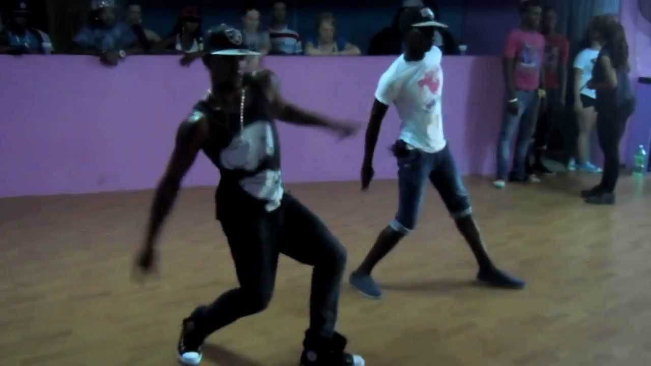 Andre Cosmic - Elite Team doing Shoota, KO and other steps at DanceJA Skool