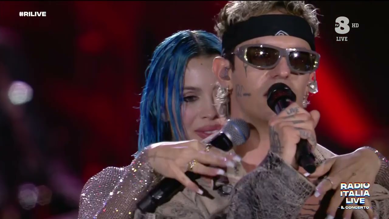 ACHILLE LAURO con ROSE VILLAIN - FRAGOLE (LIVE DA MILANO)