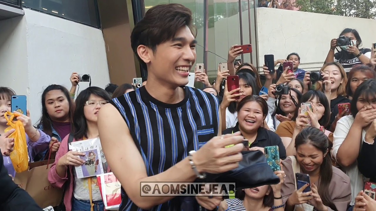 มิว ศุภศิษฏ์ เดินมาหาแฟนคลับหลังเสร็จงานเปิดตัวหนังสือธารไทป์ @เซ็นทรัลลาดพร้าว 07/12/2019
