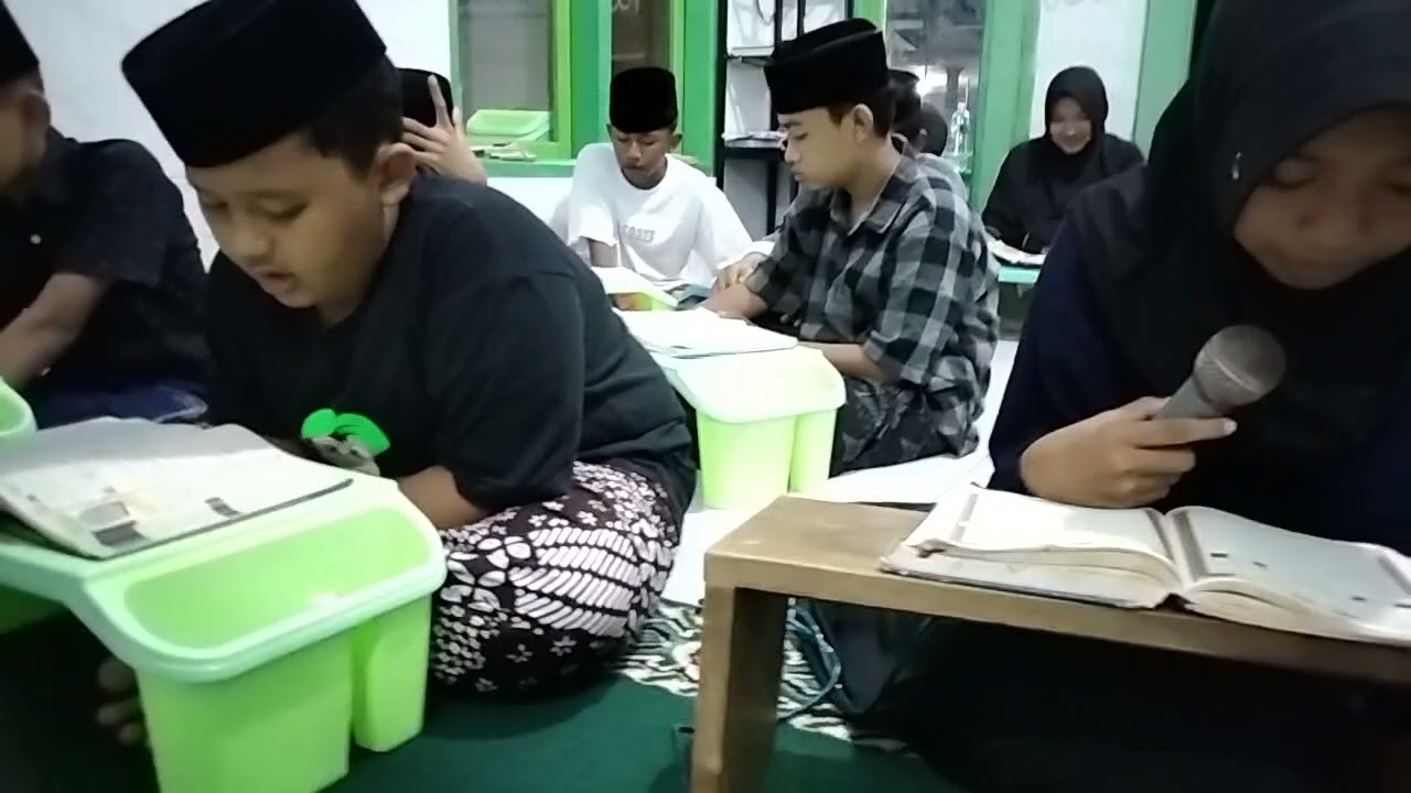Kalau kamu lelah,biar Allah yang menenangkan,Karena apa yang diserahkan padaNya tidak akan sia sia.