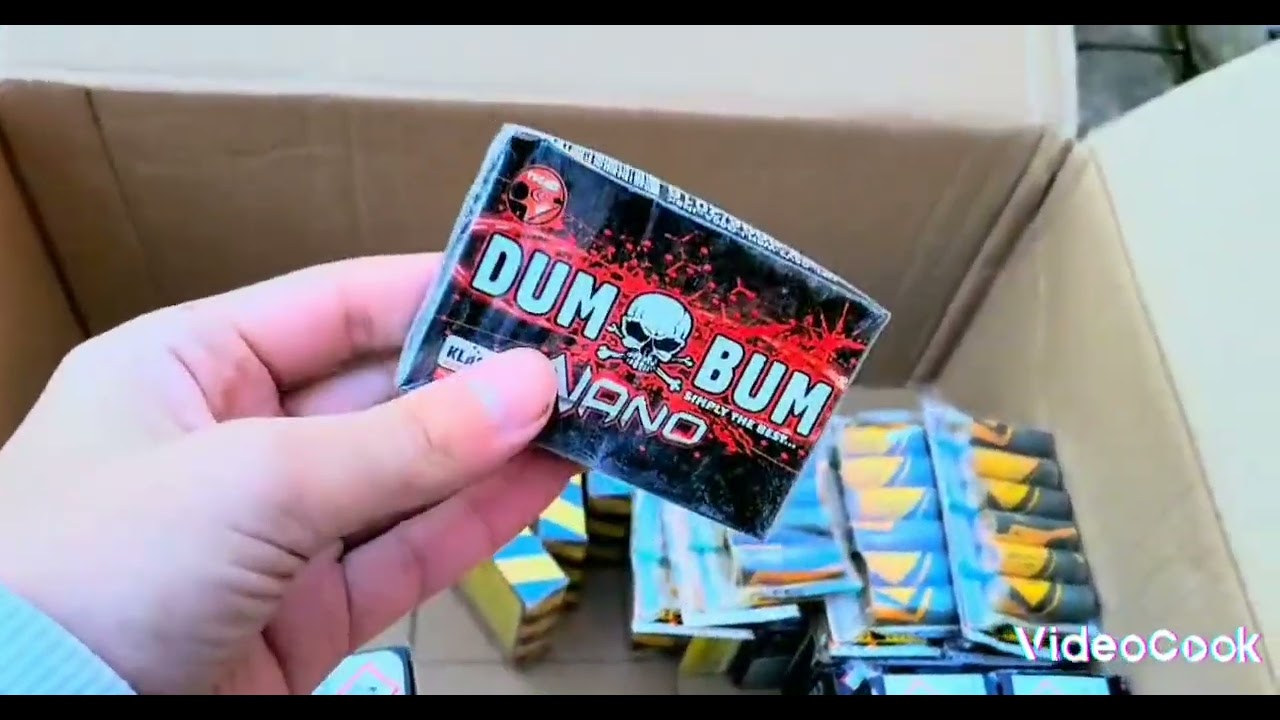 firecracker unboxing from pyromaniax.com (in the uk)