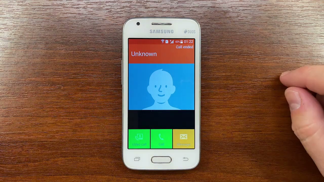 Samsung Galaxy Ace 4 LTE Incoming Call Over the Horizon (Android 4.4.2, TouchWiz)