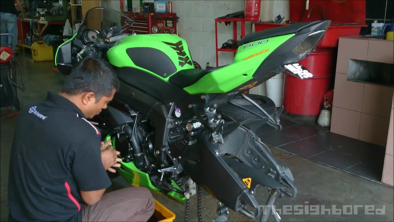 Kawasaki Ninja ZX-6R | Workshop 1 | 10,000 km | Service | Tire change