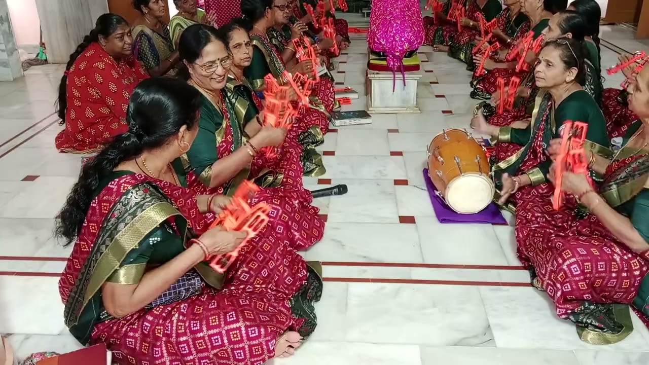Akashganga society sakhi mandal new Sama road Vadodara Indu dave (gayak Savita ben)