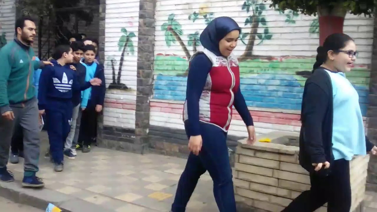 التدريب على إخلاء مبنى المدرسه في حالة الطوارئ
