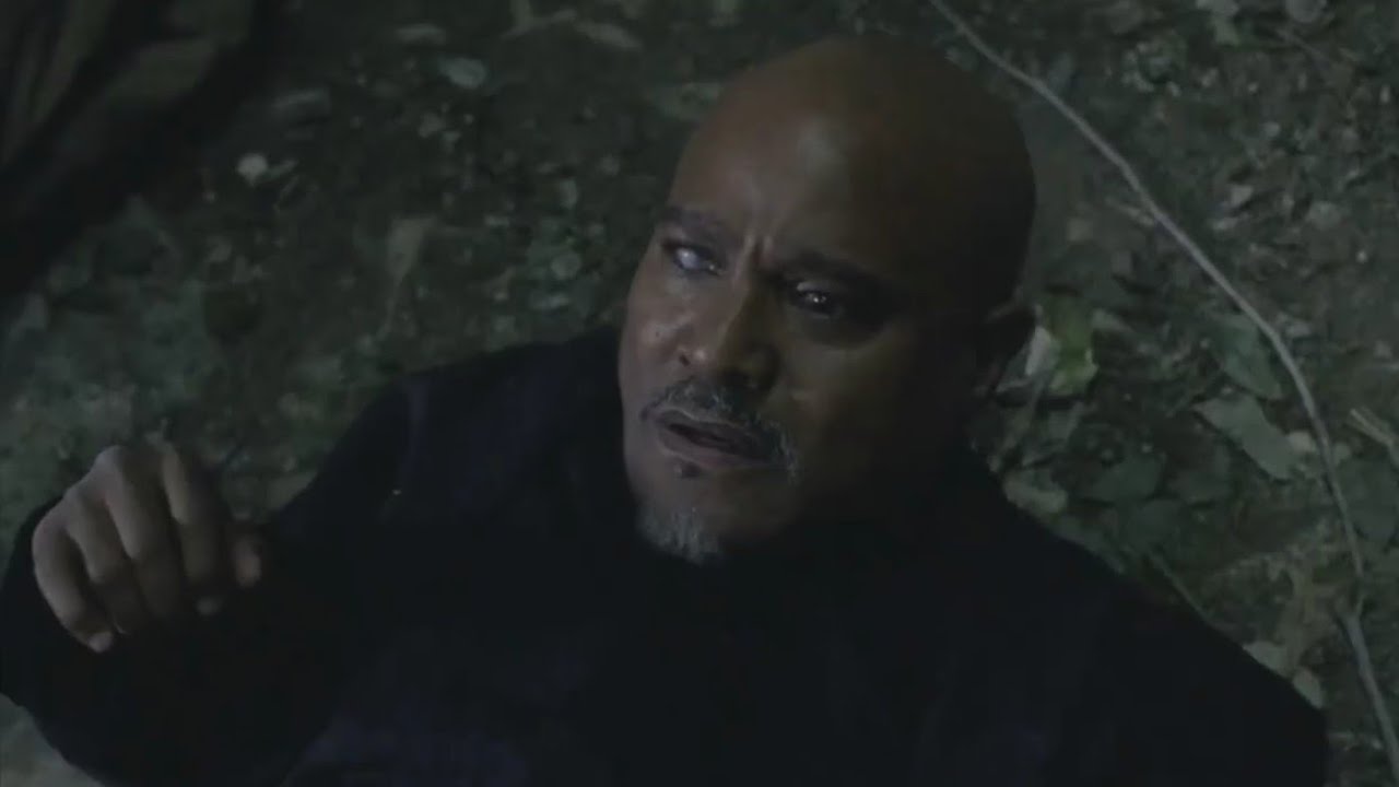 The Walking Dead 10x16 - Maggie and Masked Man Save Gabriel