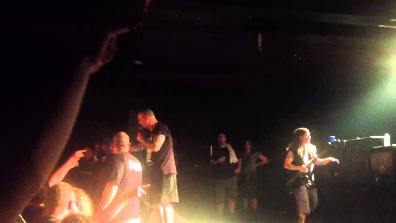 Phil Anselmo stops a fight